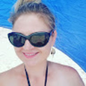 Meet your Posher, Cassie l.